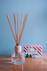 Load image into Gallery viewer, 100ml Reed Diffuser - Choose a scent! (Rose Gold Lid)

